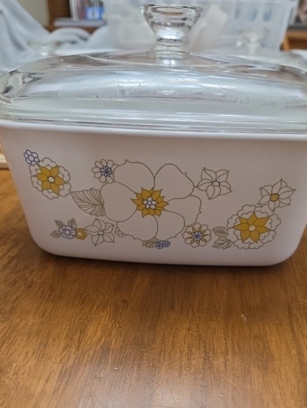 Corningware P-4-B White Casserole Dish 1 1/2 Yellow Floral Pattern-Glass Lid
